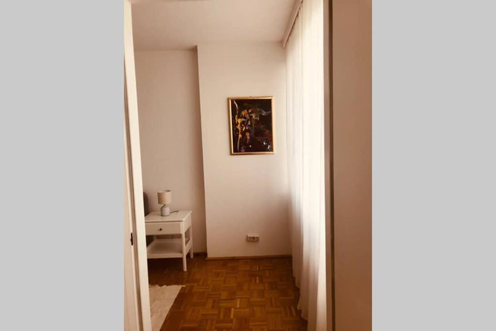 Mitten Im Achten. Zentrale Wohnung In Wien Exterior photo